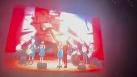 巅峰对决，25岁女篮新星2米身高力压“女奥尼尔”，惊艳全场，宫鲁鸣重点召唤！